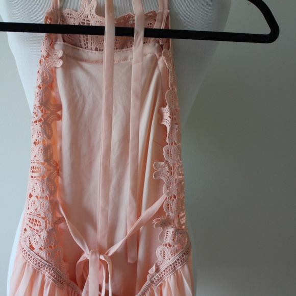 Lulu’s Peach Lace Pleated Halter Maxi Dress XS - Picture 4 of 9